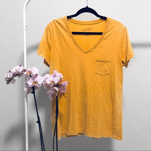 Universal Thread Tops - LIKE NEW | Universal Thread Yellow V-Neck T-Shirt Universal Thread Tops - LIKE NEW | Universal Thread Yellow V-Neck T-Shirt